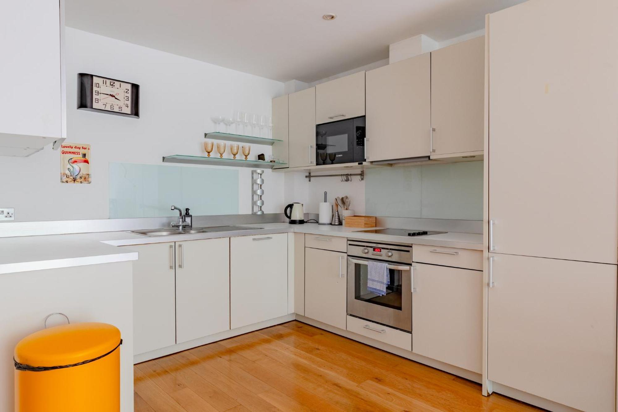 Stylish 1bd Flat In Gated Community Clapham * London